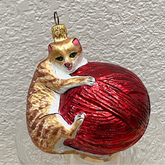 Vintage Gold Cat Playing Red Ball of Yarn Hand Blown Glass Christmas Ornament - Picture 8 of 12